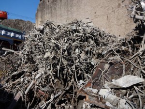 廃材から取り除いた異物