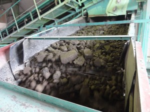 再生砕石のスクリーニング