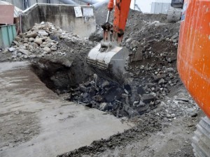 廃材を受け入れている様子