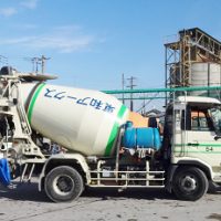 東和アークスのミキサー車