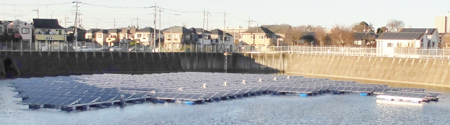 水上太陽光発電システムの2/3が完成