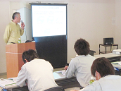 生コンクリート工場見学会で講義を受ける参加者様