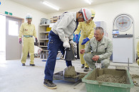 スランプ試験の様子