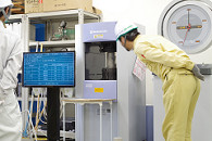 圧縮強度試験の様子