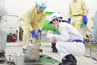 スランプ試験の様子