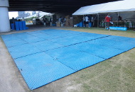 Wボードがまつり会場で利用されている画像