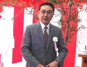 挨拶をする伊田社長